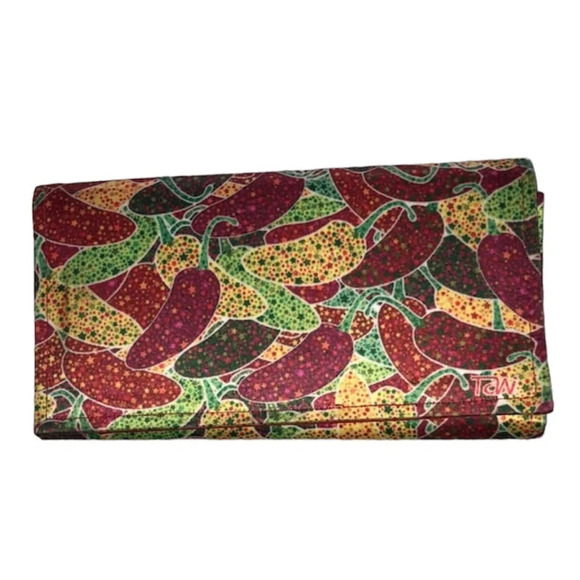 Women’s Wallet Chill Pepper Print Red Snap Closure New Unique - Picture 1 of 4